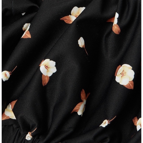 WeWoreWhat Bikini Top XS Floral Sweetheart Puff Sleeve Black - Picture 7 of 12